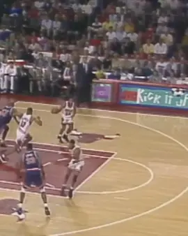 (1994) Scottie Pippen dunked on Patrick Ewing in Game 6 of the Eastern Conference Semifinals! Follow for more 🏀 #NBA #basketball #ballislife #hooper