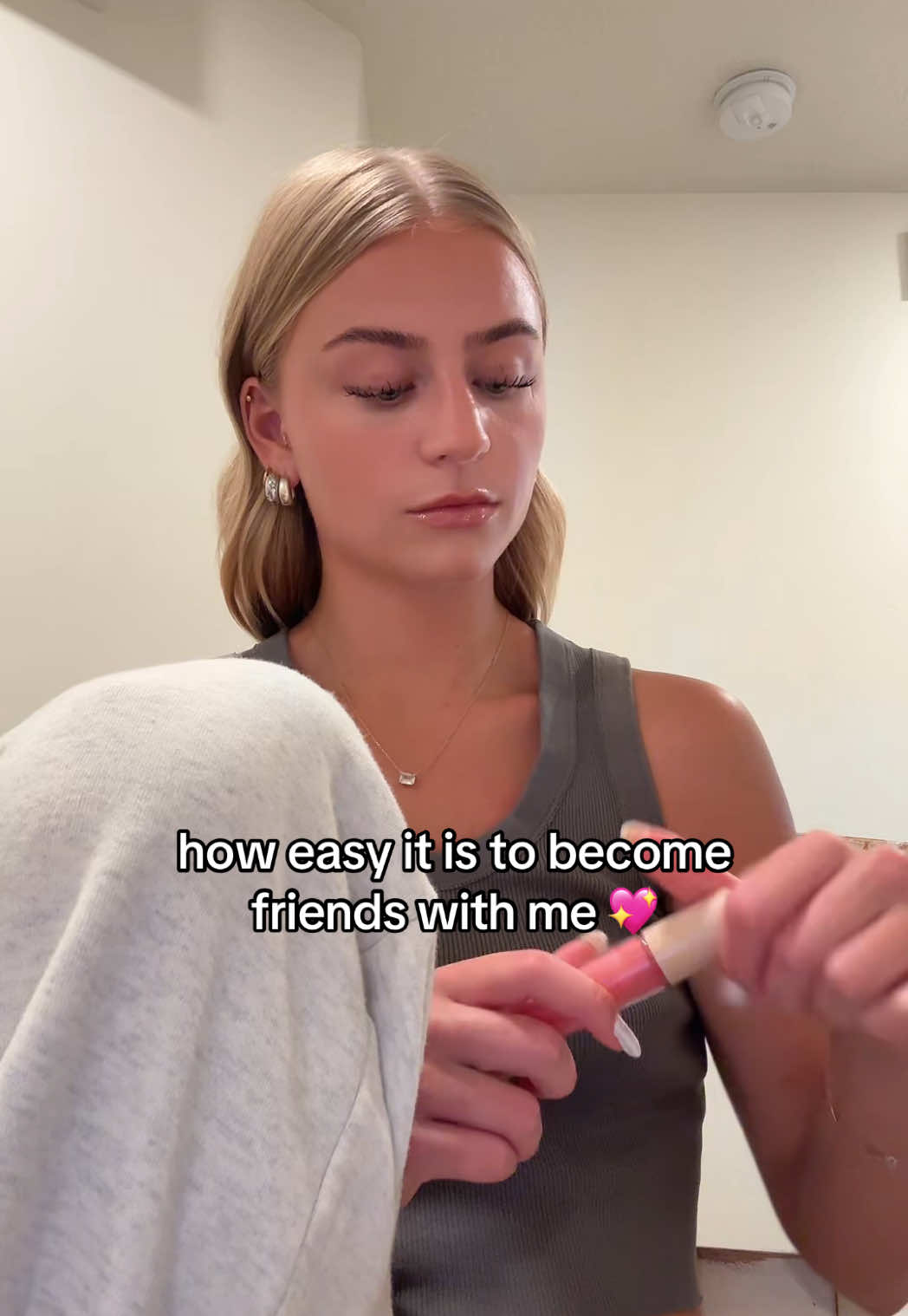 especially the random girls at parties 🤍 honestly my fav #friends #relateablecontent #relatable #besties 