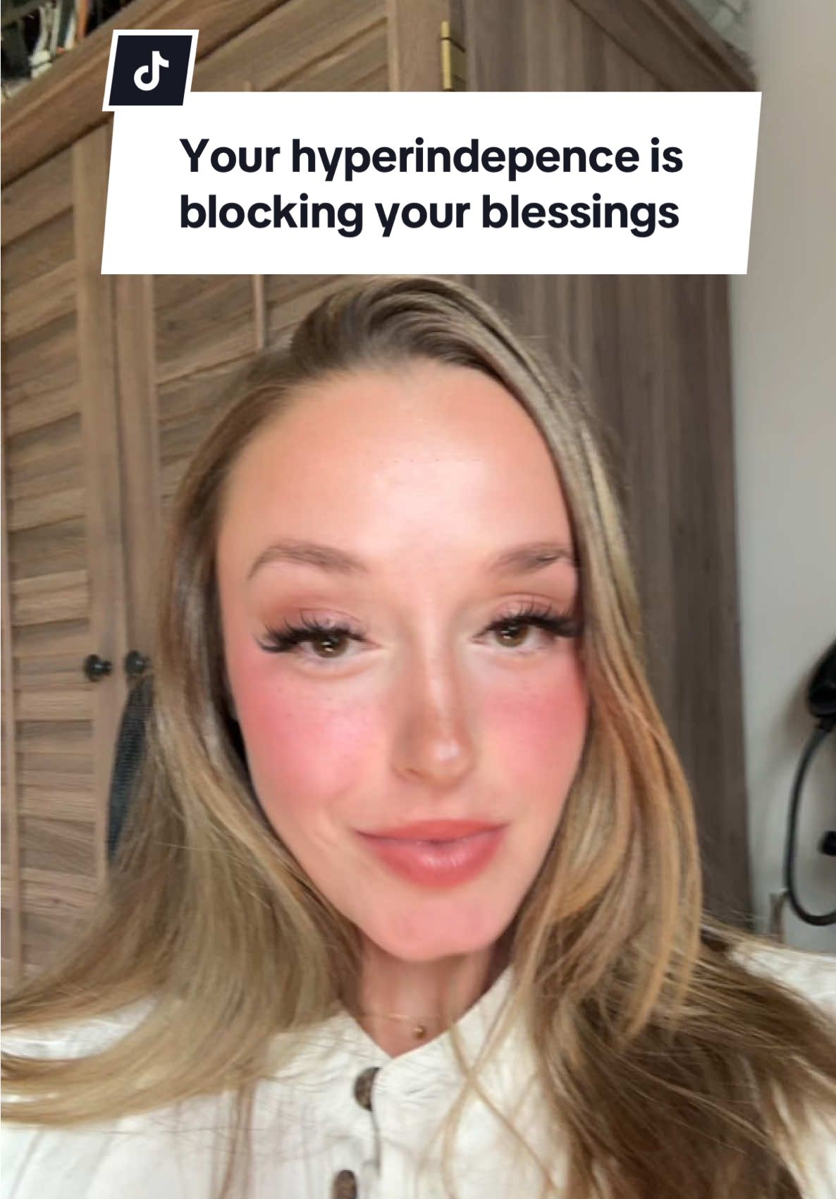 Hyperindepence is not a strength, it’s blocking your blessings. Here’s how to soften into your feminine power 👇 If this video hit, you’re not alone (also believe me I am speaking to myself here too). So many of us learned that being “strong” meant being isolated. But feminine energy is where the magic happens - it’s pure receptivity. Here’s how to reconnect: ✨ Start saying “yes” to help - Even small offers. Let someone carry your groceries, accept that dinner invitation, say yes when someone offers to pick up the check. ✨ Practice asking - Start with low stakes. “Can you grab me water while you’re up?” Work your way up to bigger asks. ✨ Create space for flow - Take baths, dance, stretch. Anything that gets you out of your head and into your body. ✨ Express emotions freely - Cry when you need to. Laugh loudly. Stop performing strength when you need to feel. ✨ Receive compliments - Stop deflecting. When someone says you look beautiful, just say “thank you.” The goal isn’t to become helpless, it’s to become whole. Your masculine energy gets shit done. Your feminine energy receives the abundance. You need BOTH. Drop a 💎 if you’re ready to stop blocking your own blessings and start receiving everything you deserve. #hyperindependence #feminineenergy #boundaries #selflove #healing 