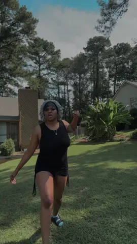 Ill round house yur a$$es😂😂🤏🏾 #xybca #funny #fu 