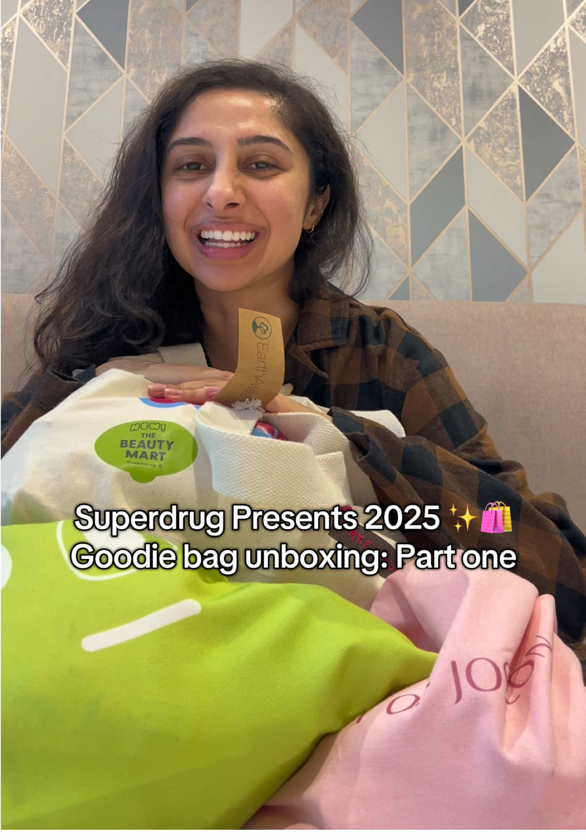 Superdrug Presents 2025 Goodie Bag unboxing: Part One (what I won/recieved at the stalls)  Just uploaded Part Two with the full goodie bag unboxing so check it out! 🛍️✨ Would love to know if you guys got similar things or different? Let me know!👇 Overall I had an incredible time again this year so thank you 🥰 @Superdrug @SuperdrugPR  #superdrugpresents #superdrugpresents2025 #goodiebag #unboxing #beautyevent 