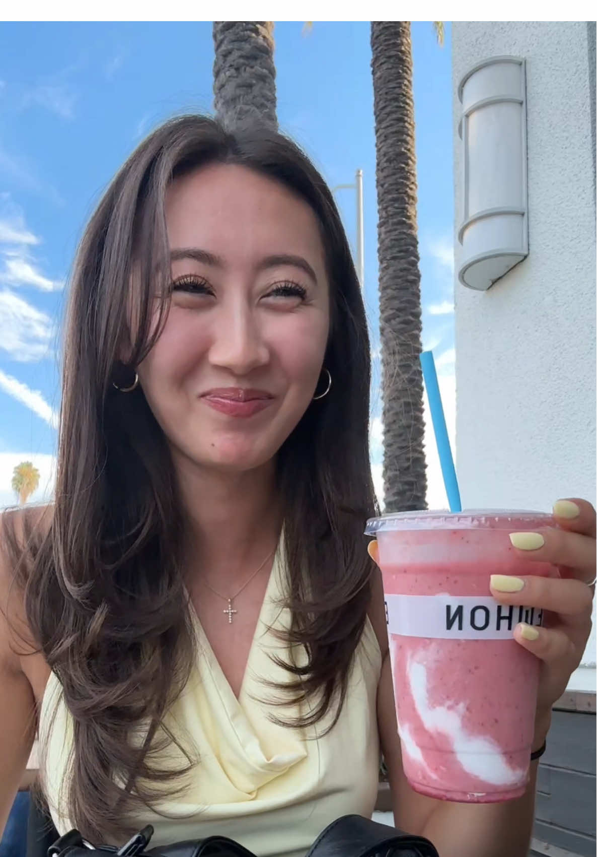 Been waiting years to try this…. urggggwjicjakdisnsjaka #erewhonhaul #tryingerewhon #erewhonreview #haileybiebersmoothie #erewhonmukbang #brutallyhonestreview #erewhonfoodreview 