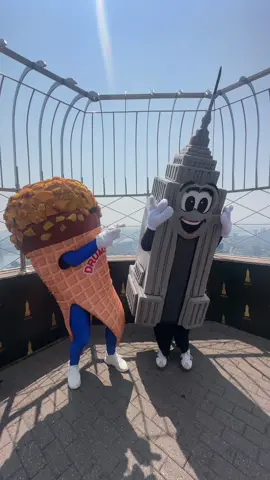 Love has no boundaries #empirestatebuilding #newyork #nyc @Drumstick 
