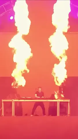 Ultra 2024 throwback bc their livestreams are the best 🏅Camera crew needs a raise 🫡🤩 #martingarrix #edm #umf #edmtiktok #electronicmusic 