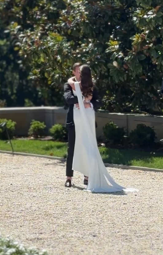 First looks are for lovers! #weddingplanner #firstlook #weddingday @Jackieaerenson 