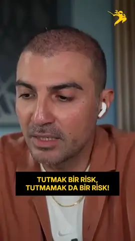 Tutmak Bir Risk, Tutmamak da Bir Risk! Piyasalarda işlem açmak kadar, fırsatlan kaçırmak da bir risktir. Aşirı risk almak kayıplara yol açabileceği gibi, her fiursati kaçırmak da uzun vadede sfal erider bırakabilir. Önemli olan, riskleri doğru değerlendirerek ișlem stratefinizi olusturmak ve pozisyon yönetimini öğrenmektir Daha fazla içerik için takip et👏 ninjanewstr