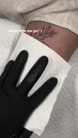 my precious ellie, you mean so much to me 🌿✨ joining this community is so beautiful! as someone who came into the fandom so late, i feel very lucky to have been able to experience the gameplay with no spoilers <3 this is my 3rd fandom tattoo and i am very happy to be able to love fiction loudly— it’s been the biggest blessing in my life and continues to shape me into the person i want to be🤍 #tlou #tloutattoo #tattoo #thelastofus2 #elliewilliams 