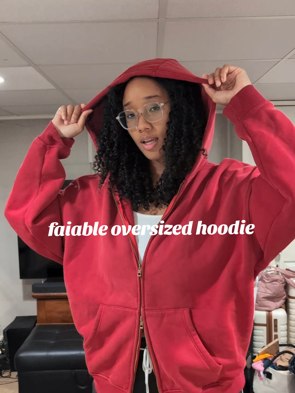 I've been wearing this since last year and there's zero fuzz balls🙌🏽 #faiablehoodie #oversizedhoodie #hoodieseason #tiktokshopcreatorpicks #tiktokshopbacktoschool 