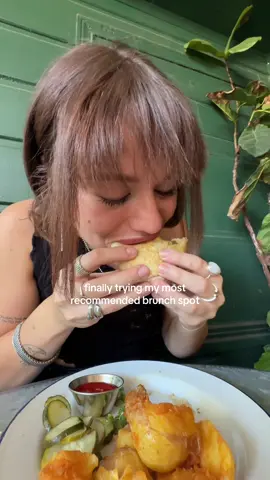 I want to try everything now. Specifically the cheesy eggs on toast. #larestaurants #alltime #brunchwiththegirls #mukbang #brunchtime 