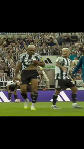 joelinton off injured #newcastleunited #liverpool 