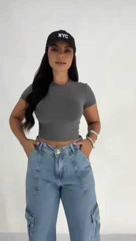 Calça Cargo Jeans Feminina 👖 Clara, moderna e versátil. Conforto e estilo premium para looks casuais e elegantes. #promoção #shopee #calçajeans #modafeminina