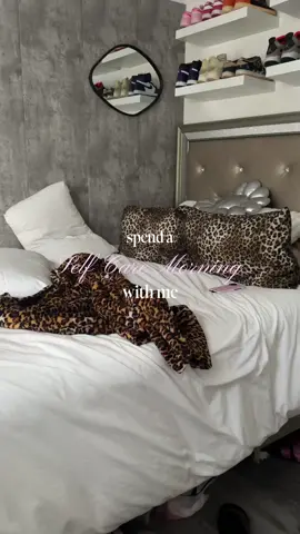 Happy Monday Besties! This is your sign to get up and post! It’s a new week show up for yourself how you want people to show up for you🥰✨💕 thank you for 7k!! 🫶🏼🎀 #rashellthadoll #morningroutine #morning #Vlog #morningvlog #latinacreator #morningvibes #minivlog #minivlogaesthetic #pinterestaesthetic #pinterestroom #girlyaesthetic #spendthedaywithme #diml #cozyvlog #cozyaesthetic #asmr #selfcareroutine #latina #cozytok 