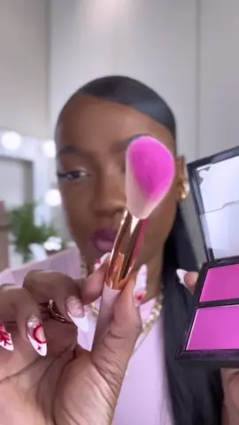 O #DuoBlush Pink Paint é um tom de rosa claro marcante que dá presença ao look 💖 saiba mais no link da bio! @ajessicagualberto #OcéaneMakeup #maquiagem #makeup #BeautyTok #fyp