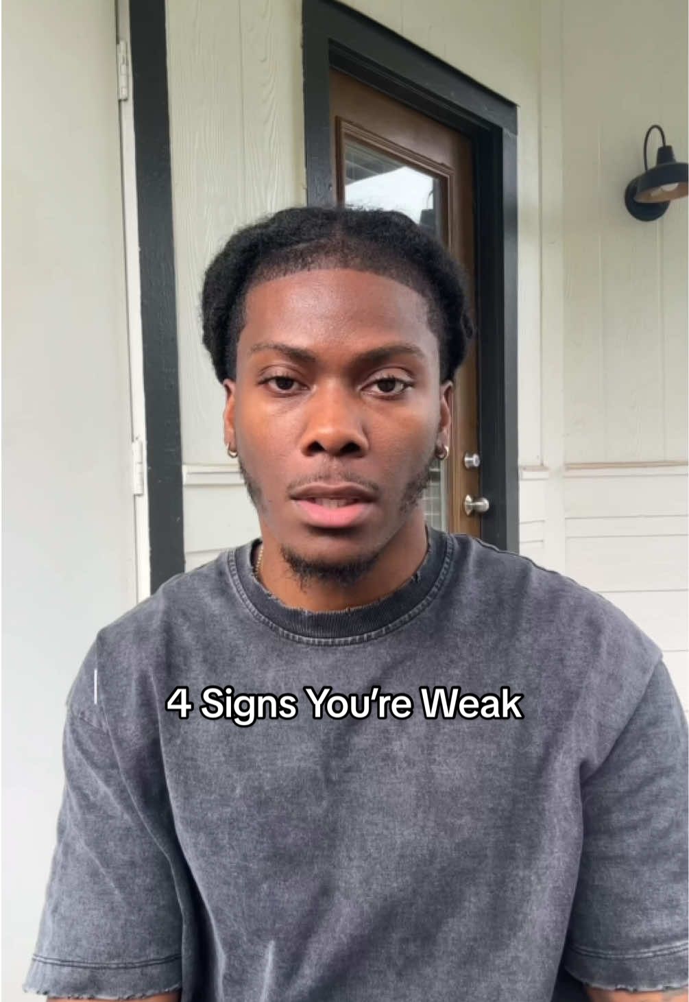 4 Signs You’re Weak and Need to Get Stronger.  #menslifestyle #SelfImprovement #adviceformen #tipsformen #weakness 