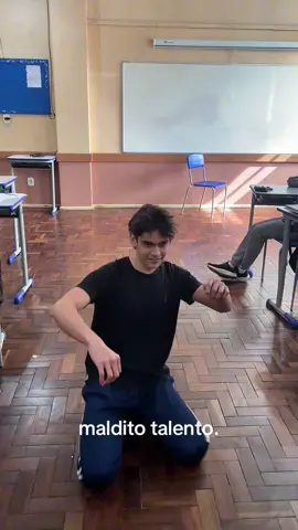 calmem meninas, este homem é comprometido #fyp #biscoitocut #tiktok #escola 