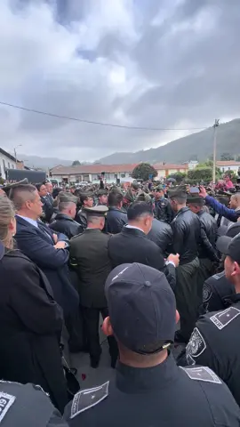 Imposición de alas al Capitán Francisco Merchán, compañeros despiden a su hermano piloto asesinado en Amalfi. 