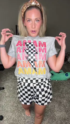 Danggggg. This is darn rootin, tootin’ cute!!! #mamatshirt #mama #outfitsinspo 