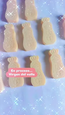 Proceso de Velitas Virgen del Valle. #velaspersonalizadas #proceso #virgendelvalle #recuerdospersonalizados #fyp 