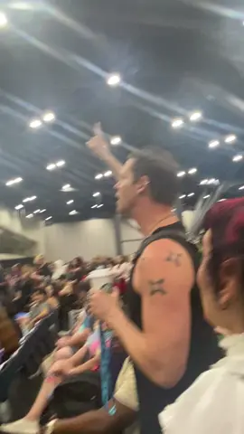 Caught the exact moment @Neil Newbon arrived at NostalgiaCon in Houston this weekend!! Please excuse my freak out in the background I literally almost fainted😭🫶🏼🫶🏼🫶🏼 #neilnewbon #nostalgiacon2025 #bg3panel #fancam #dnd 
