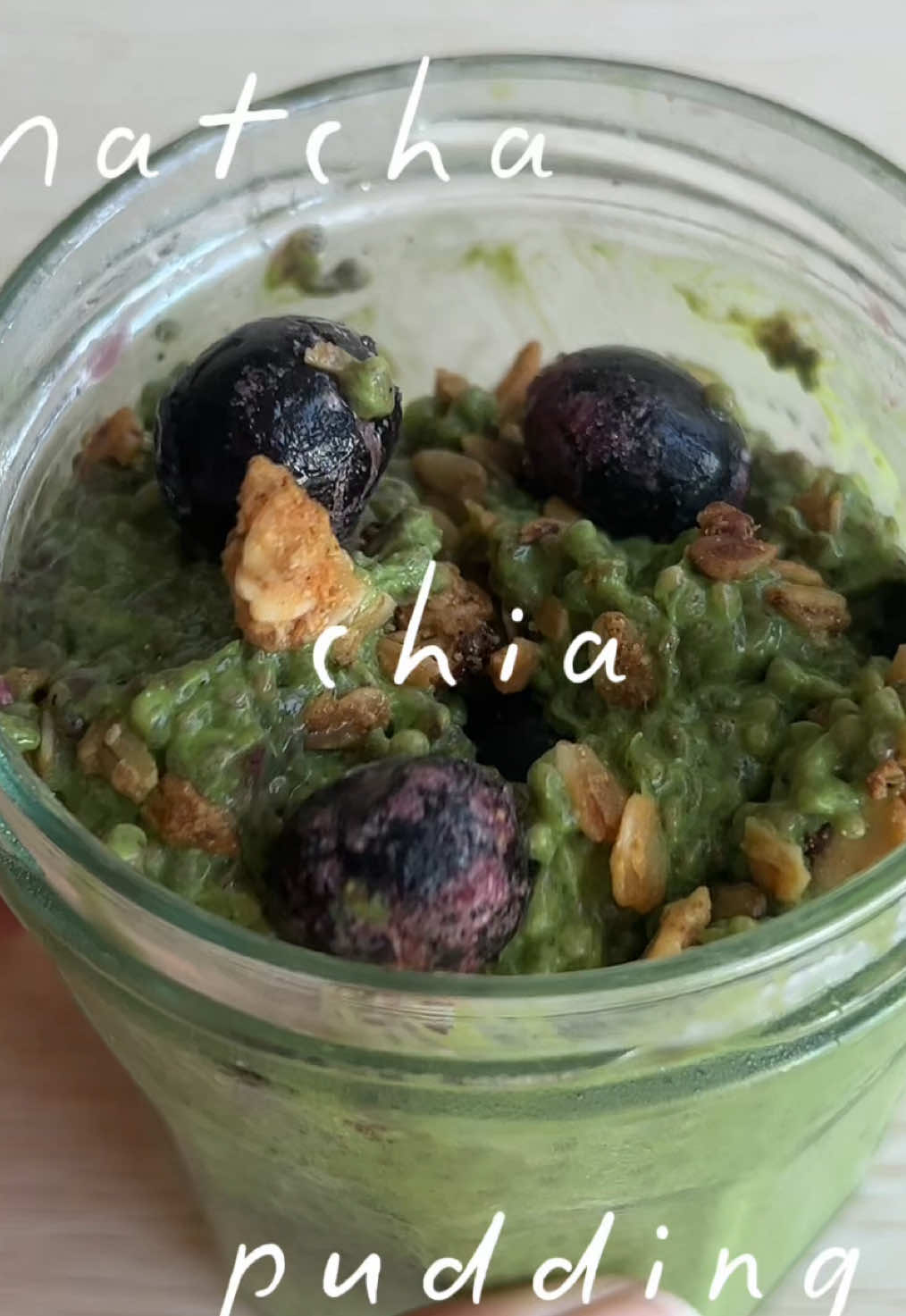 matcha chia pudding 🍵 how to make: — 3 tbsp chia seeds  — 1 cup coconut milk  — 1 tbsp yogurt  — 2 tsp matcha powder whisked with some water  — splash of maple syrup  — let sit overnight  ______ #matcha #chiapudding #matcharecipe #EasyRecipes #fyp 