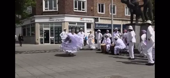 Llevando nuestra Bomba Puertorriqueña a Inglaterra 🇵🇷 junto a @Brumas de Borikén Que viva nuestra cultura y que vivan nuestras ancestras que siempre bailan junto a mi. #bomba #puertorico🇵🇷 #folclore #bombapuertoriqueña #barriles 