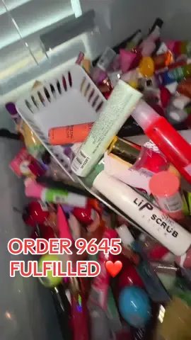 ORDER 9645 FULFILLED ❤️ @jozee Yayyy, thank you again for another order! Your gloss scoop is packed with love—I can’t wait for you to try it! #lipgloss #gloss #scoopasmr #packanorderwithme #packing 