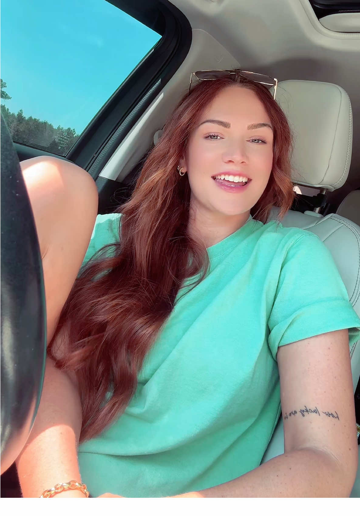 forever making tiktoks in my car in the parent pickup line 🤣 #parentpickupline #schoolpickup #schoolpickupline 