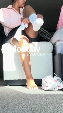 Hiii 🩷 happy Monday. Lmk what type of daily vlogs you would like to see more of … morning vlogs? GrWM? Cooking ? Makeup ?lmk 😍😍😍 thanks. #sahm #MomsofTikTok #sahmsoftiktok #entrepreneur #postpartumjourney 