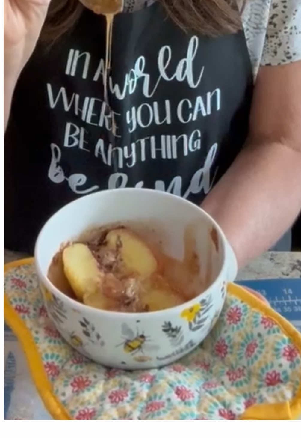 🍎🍏5 days of apple desserts!!! Day 1 is stuffed apples. I will put the recipe in the comments #FoodTok #foryou #dessert #apples #alwaysbekind 