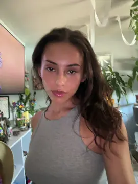🤹🏻‍♀️