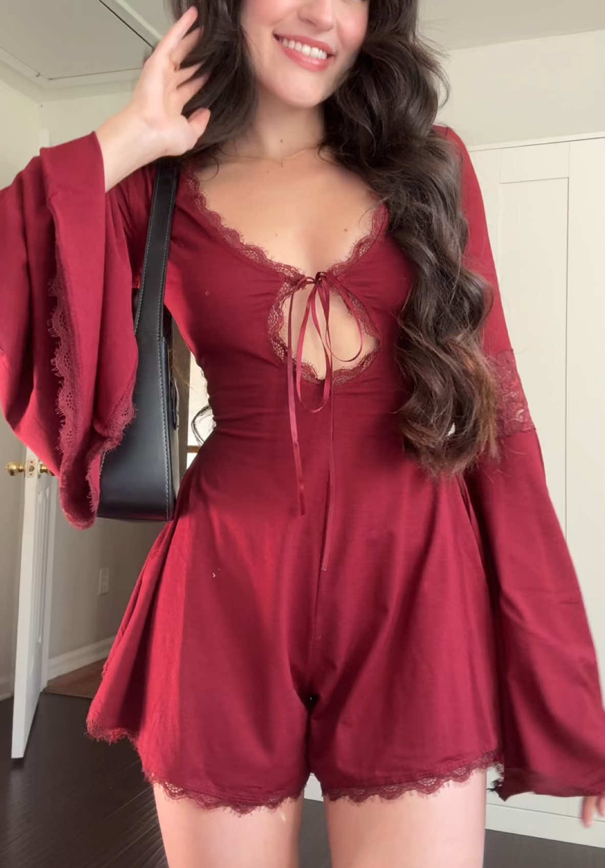 This shade of redddd🍒🍷#OOTD #rompers #outfitinspo #falloutfits 