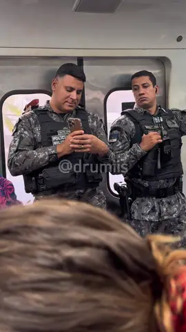 Polícia filmando tudo kkk #humor #pegadinha #drumiis 
