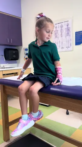 #orthopedics #brokenwrist #brokenarm #xray #gettingacast                    