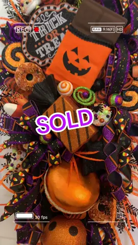 Trick or treat??? #dystined2shinedecor #halloween #halloweenlook #trickortreat 