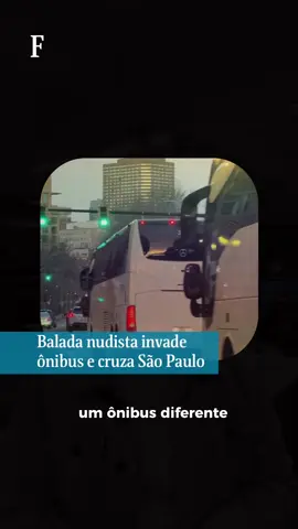 Um ônibus saiu lotado da zona sul de São Paulo rumo ao centro. A cena pareceria comum se não fosse por um detalhe: os passageiros estavam pelados. #folha #cotidiano #saopaulo 