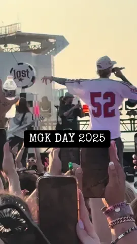 MGK fan forever. Mad rapper with a side of juggling skills.  @mgk #mgk #machinegunkelly 
