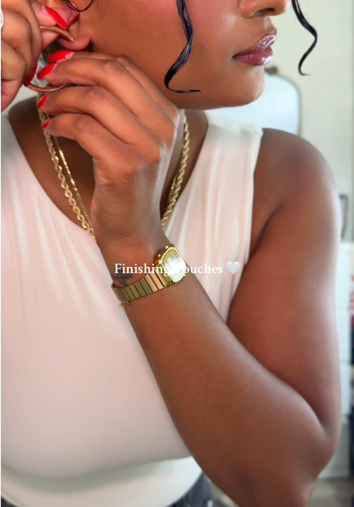 Accessorize and we’re out 🫡 #finishingtouches #wearingvsstyling #baroutfits #casualnightoutoutfitideas #njcontentcreator 