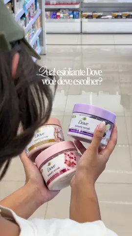 ✨ O esfoliante das gringas finalmente chegou no Brasil e tá conquistando meu banho! 💖 Dove Beauty Scrub tem textura cremosa, cheirinhos irresistíveis e a fórmula que esfolia e hidrata em um só passo, fica até difícil escolher só um. 🍓 Romã + Manteiga de Karité → moderado e super cheiroso 🍇 Amora + Frutas Cítricas → moderado e marcante na pele 🥥 Coco + Açúcar Mascavo → intenso, docinho e cremoso Qual vai ser o seu favorito, gg? 💭✨ #BanhoDove #DoveBeautyScrub  #EsfolianteDove #ScrubDove #DoveSabonetes  publicidade 