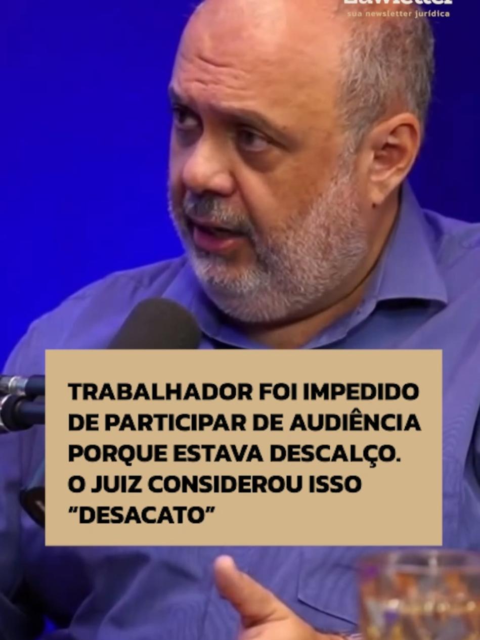 💥👨‍⚖️Anos atrás, no interior de São Paulo, um trabalhador foi impedido de participar de uma audiência simplesmente porque estava descalço. O juiz considerou isso “desacato”. O detalhe? O reclamante não tinha sapatos. O caso gerou indenização por dano moral e até responsabilização do magistrado. Essa história mostra como a dignidade humana e a informalidade necessária nos juizados e na Justiça do Trabalho não são apenas detalhes, mas pilares para garantir um acesso justo ao Judiciário. E você, acredita que o Judiciário ainda é formal demais? Deixe sua opinião nos comentários! 👇 #DireitoDoTrabalho #JustiçaSocial #AcessoÀJustiça #DignidadeHumana #Jurisprudência