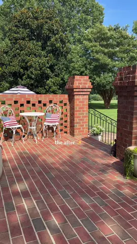 This is your reminder to give your brick some TLC..  ✨❤️🏡 #Home #patio #brickhouse #sahm #beforeandafter 