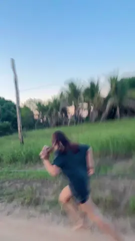 Pensa em uma menina corajosa 🤣🤣🤣