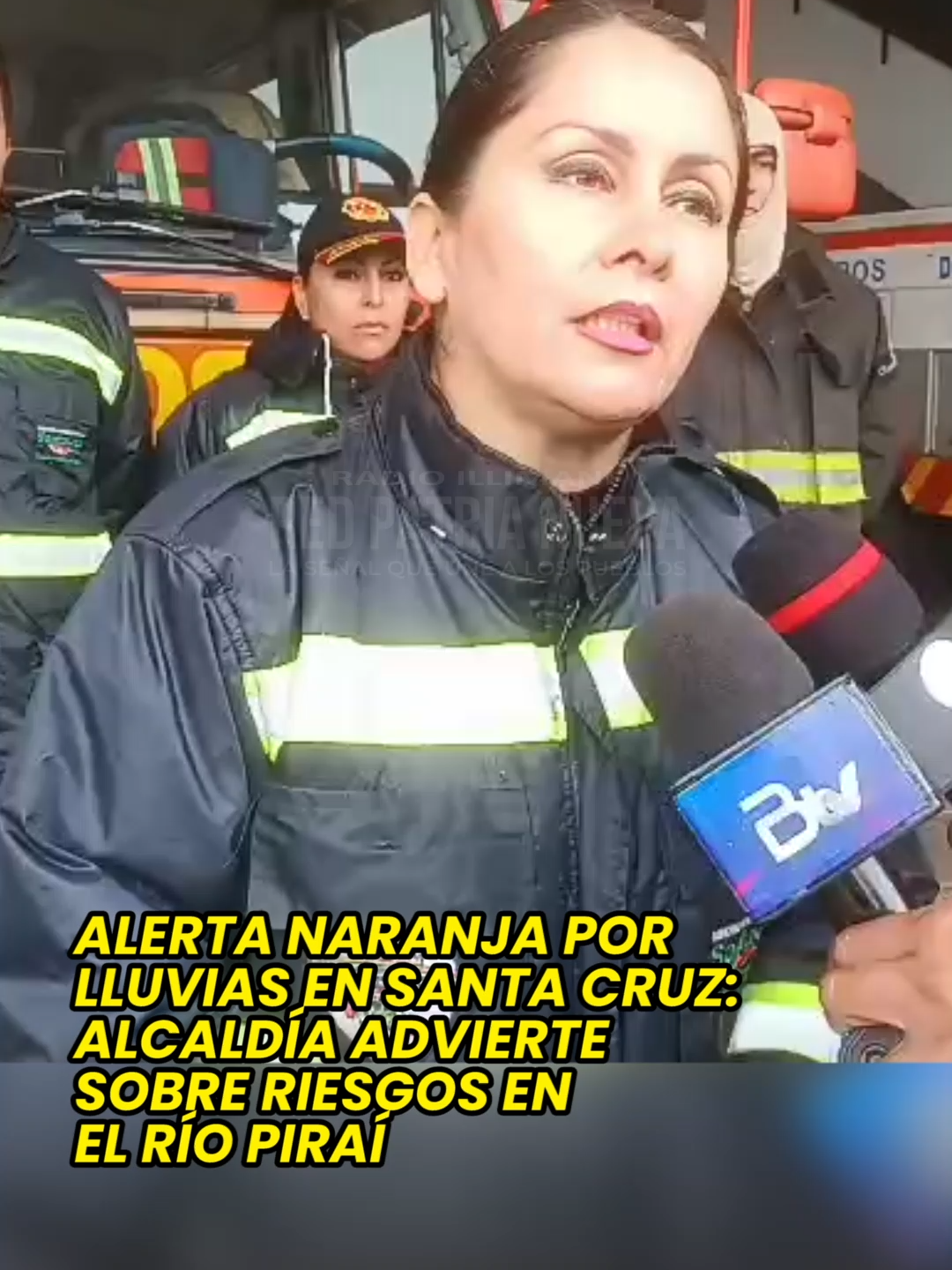 Mary Luz Farfán, de la Dirección de Riesgos de la Alcaldía cruceña, recomendó a la población evitar trabajos cerca del río Piraí y no estacionar vehículos bajo árboles que podrían caer. Ante emergencias por inundaciones u otros incidentes, la ciudadanía puede comunicarse al 800 12 50 50 📞💧  #AlertaNaranja #SantaCruz #Lluvias #SeguridadCiudadana #Noticias #RedPatriaNueva