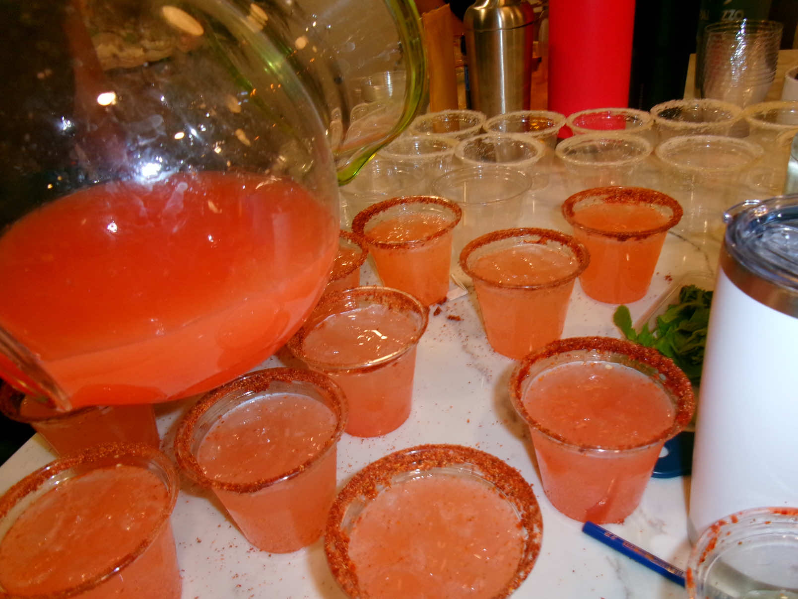 Una competencia sana no tan sana🙂‍↕️🥂 #fyp #parati #drinks 
