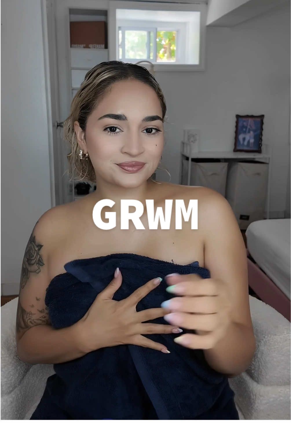 ya mañana les publico el “GRWM para ir a una entrevista de trabajo” tambien no se ni que ponerme para la entrevista 😂😂😂 ay no Dios mio las cosas que yo hago… btw quiero comprarme unas batas para dormir lol 