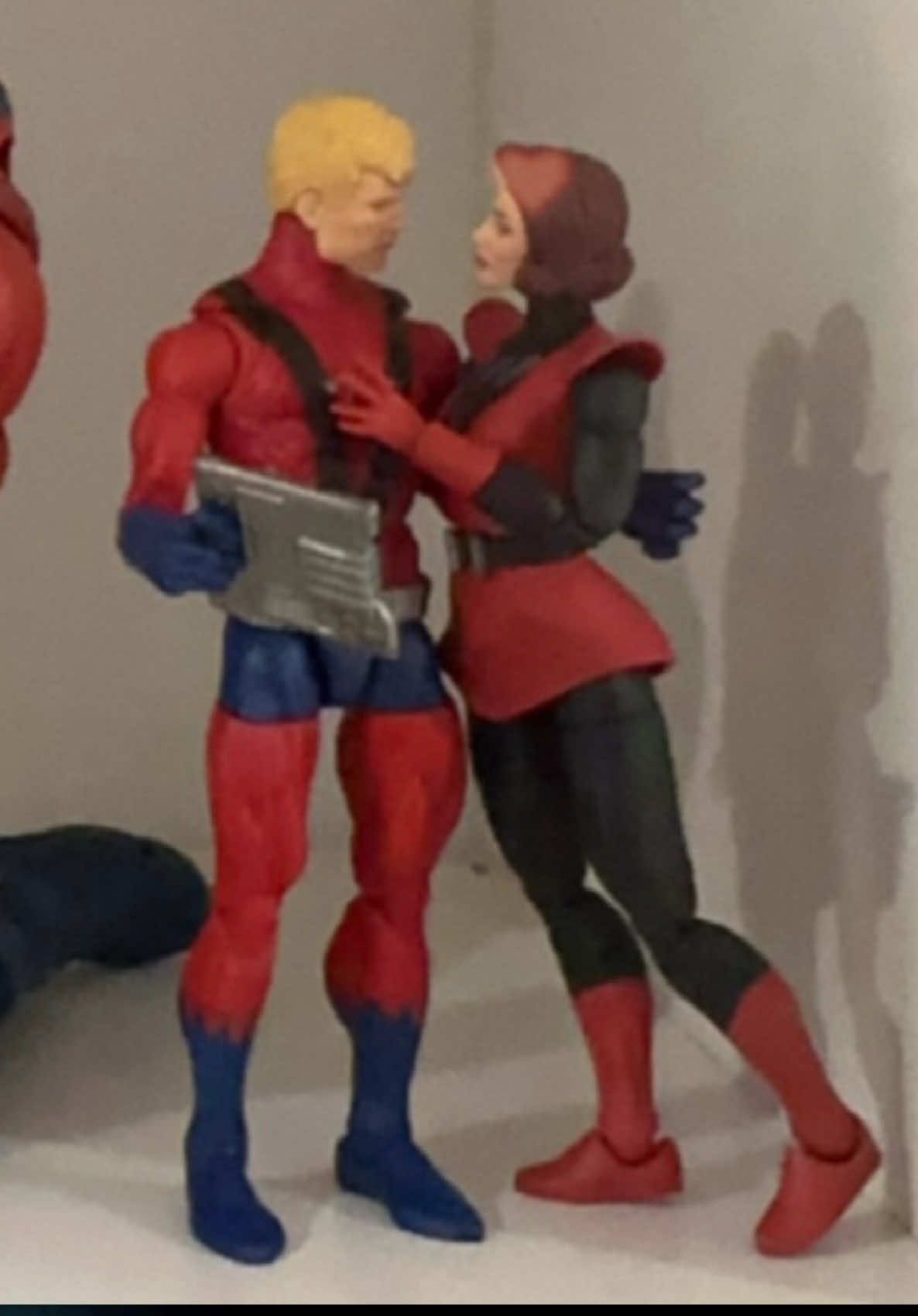 ‘Hank Pym & Janet Van Dyne’ ‘Mention my wife again, and I’ll show you my ferocity!’ - Hank Pym 📸 - MinchFigz #marvellegends #marvellegendsphotography #marvellegendscollector #marvellegendscommunity #antmanandthewasp