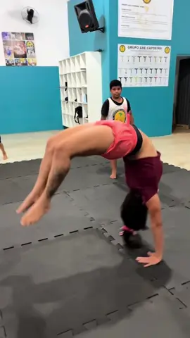 “Joga nego para cima “ . . . . . . . #fy #socapoeira #capoeira #explodiu 