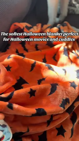 I love the bats and stars pattern! Perfect for Halloween decor & Halloween movies watching!  #halloween #blanket #halloweenmovies #homedecor #halloweendecor 