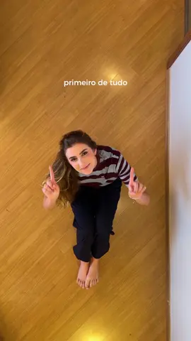 Eu tenho uma notícia: tô embarcando amanhã para o próximo destino do Jhenny  a Obraaaaaa 🗣️ (leia gritando, por gentileza). Tô ANIMADÍSSIMA!! E dessa vez quis compartilhar com vocês como funciona a arrumação das coisas pra seguir viagem rumo à obra (no vídeo pareceu bem bonitinho e arrumadinho, mas é meio caótico, tá?). E no meio dessa bagunça toda, tem uma coisa que não pode faltar na minha mala: um hidratante potente e bom. Acreditem, o contato com tinta e a própria sujeira de obra exigem um cuidado a mais com a pele.  Eu tô usando e amando o hidratante corporal da @Creamy Skincare que se chama Ceramide Body Cream. Ele deixa a pele beeem hidratada, não deixa a pele grudenta, não tem cheiro, é ótimo pra peles sensíveis (que é o meu caso), além de ter um custo-benefício bem interessante (com o cupom jhenny então? Perfeito). Fica a dica 🤸🏼‍♂️ No mais, que a contagem regressiva pro Jhenny a Obra comece 🧡  Um beijo, te vejo em breve. Publicidade #malas #reforma #jhennyaobra #skincare #viagem 