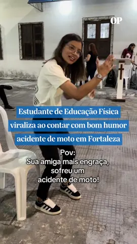 Rayssa Manuele, estudante de Educação Física de 21 anos, viralizou nas redes sociais ao contar, de forma bem-humorada, um acidente de moto que sofreu no último sábado, 16, próximo à sua casa no Conjunto Esperança, em Fortaleza.  Amigos registraram o momento em vídeo, que ela compartilhou no TikTok, atualmente, o vídeo já passa de 500 mil visualizações. A jovem não sofreu fraturas e apenas machucou a mão esquerda.   🔗 Para outras notícias, siga @opovoonline nas redes sociais. 📷 Vídeo: Tiktok laripinheiromkt #opovo #fortaleza #conjuntoesperança #viralizou #humor 