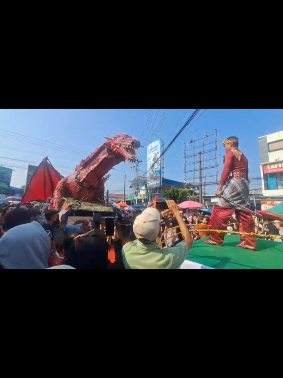 Membalas @ismail.abdullah899Juara 3 Karnaval Pembangunan Cilacap Naga Merah Dari Pemuda Tanjung Anom.  #karnavalhutri80 #karnavalpembangunancilacap #karnaval2025 #karnaval17agustus #fyp 